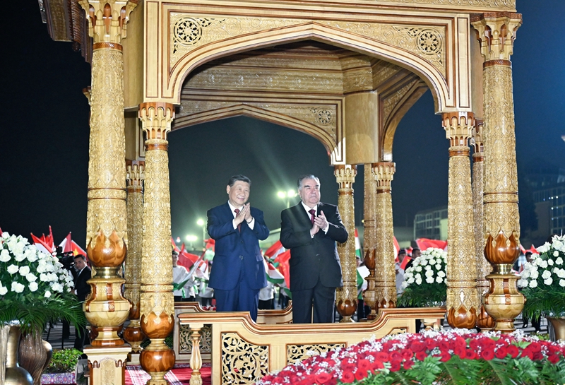 習(xí)近平抵達(dá)杜尚別開始對塔吉克斯坦進行國事訪問「相關(guān)圖片」