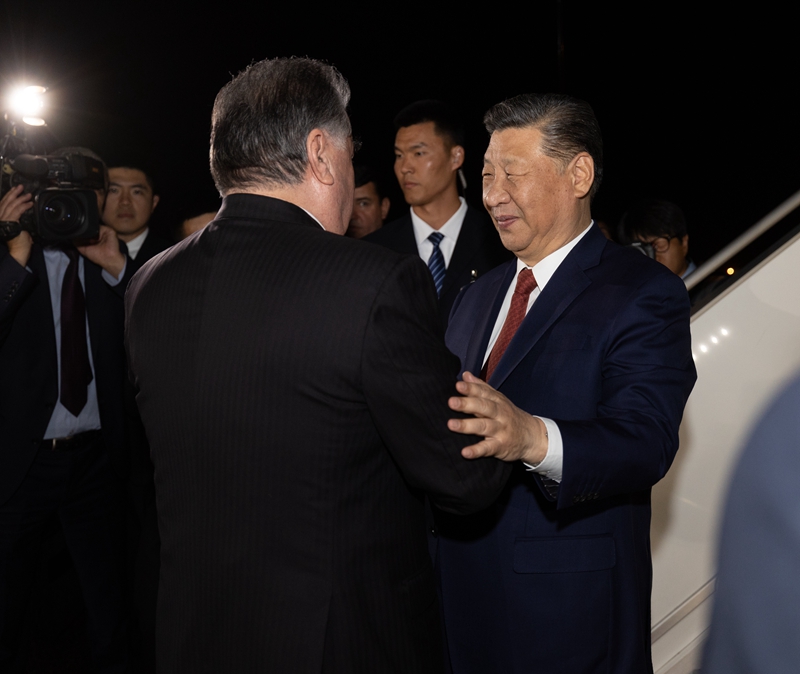 習(xí)近平抵達(dá)杜尚別開始對塔吉克斯坦進行國事訪問「相關(guān)圖片」